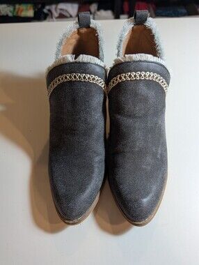 Mi Im Woman's Size 8 Fringe-Trim Slip-On Boot in Charcoal Suede